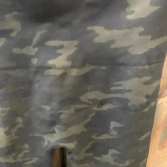Spanx Look at Me Now Crop Camo Leggings - Picture 5 of 5